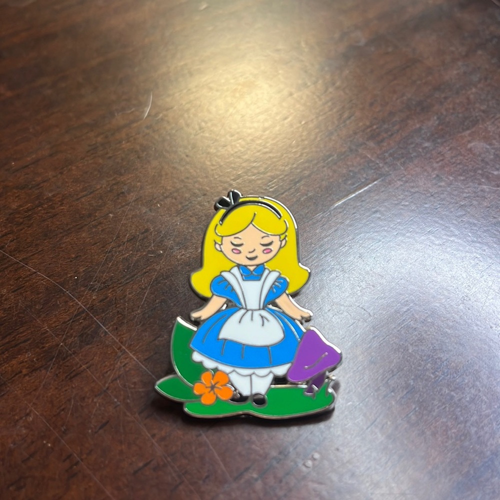 Disney Pin, Alice in Wonderland